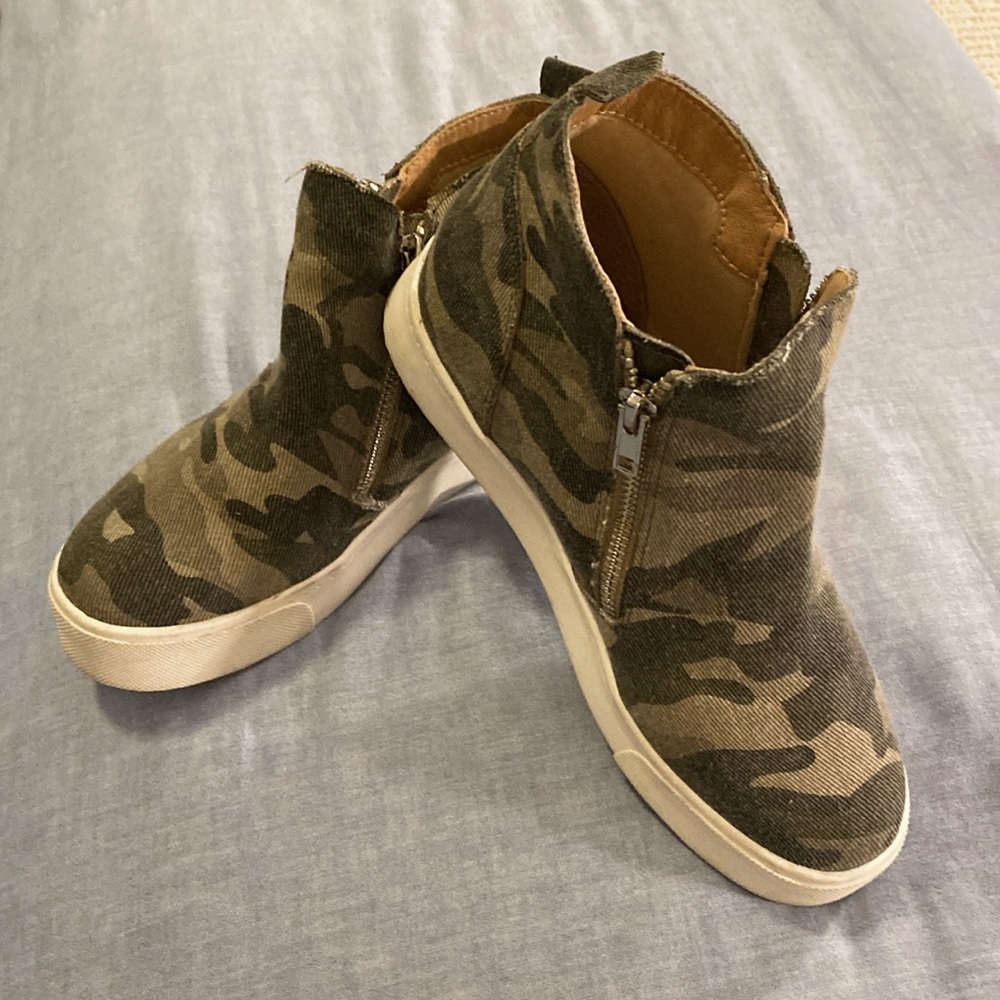 SODA Camo Hightop Sneakers